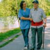 Handicare_SystemRoMedic_EasyBelt_hug_environment_2 Cinto de transferência EasyBelt