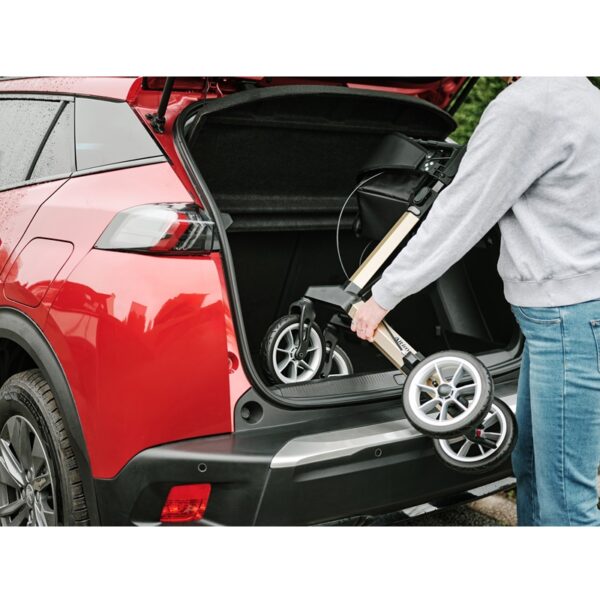 Altima gold - Loading in car trunk - Vermeiren_281 - Portrait Altima Premium Rollator